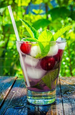 Nane ile ev yapımı limonata