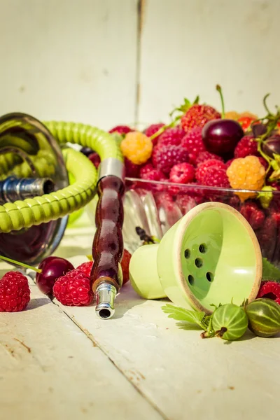 Bagas de tabaco narguilé e frutas — Fotografia de Stock