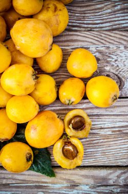 tatlı olgun meyve yenidünya Gürcistan