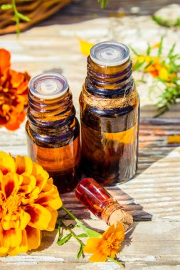Küçük şişe temel kadife çiçeği yağı (Tagetes çiçek özü, tentür, infüzyon)
