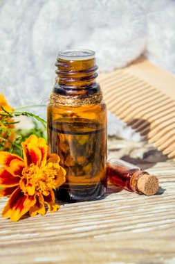 Küçük şişe temel kadife çiçeği yağı (Tagetes çiçek özü, tentür, infüzyon)