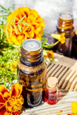 Küçük şişe temel kadife çiçeği yağı (Tagetes çiçek özü, tentür, infüzyon)