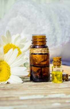 küçük bir papatya özü şişe sağım kozmetik ve tedavi