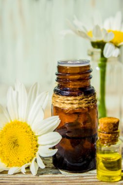 küçük bir papatya özü şişe sağım kozmetik ve tedavi