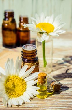 küçük bir papatya özü şişe sağım kozmetik ve tedavi