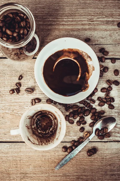 Le café du matin. Tout le monde aime le café. Faible contraste. devinettes . — Photo