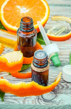 Aromaterapi için portakal esansiyel yağı Şişesi (Özü, tentür, kaynatma, meyve suyu) portakal tıbbi özellikleri.