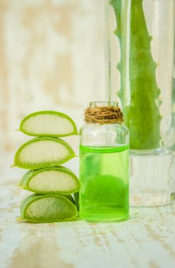 Organik aloe vera jel ahşap arka plan çıkarmak