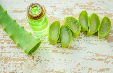 Organik aloe vera jel ahşap arka plan çıkarmak