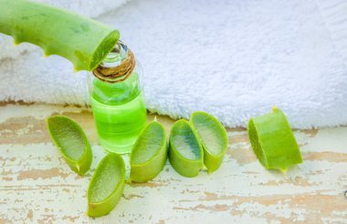 Organik aloe vera jel ahşap arka plan çıkarmak