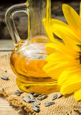 Ayçiçek yağı ve ayçiçeği.