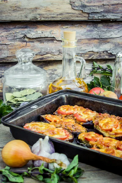 Eggplant baked in the oven with tomatoes and cheese. — Stock Photo, Image