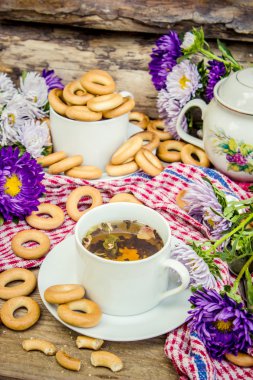 Kahvaltıda simit ile güzel kokulu bir çay. 