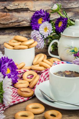 Kahvaltıda simit ile güzel kokulu bir çay. 