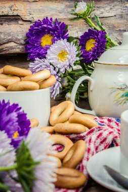 Kahvaltıda simit ile güzel kokulu bir çay. 