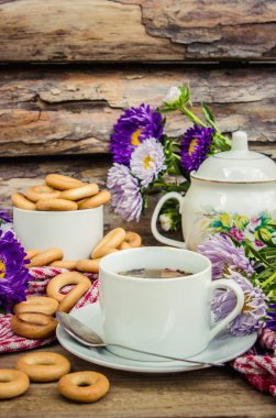 Kahvaltıda simit ile güzel kokulu bir çay. 