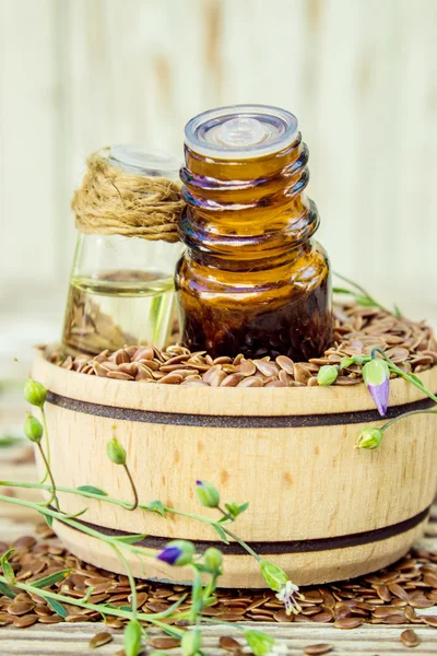 Olie vlas zaden voor behandeling (afkooksel, tinctuur, uittreksel). — Stockfoto