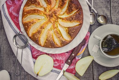 sünger kek ile armut çay için.