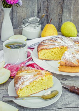 sünger kek ile armut çay için.