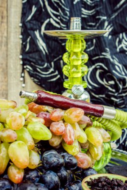 Nargile. Tütün ve tatlar üzüm ile. 