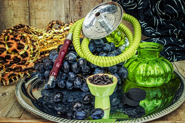 Nargile. Tütün ve tatlar üzüm ile.