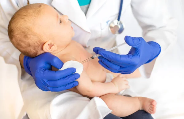 Vaccination Bébé Injection Dans Bras Concentration Sélective Les Gens — Photo