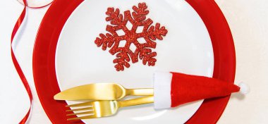 Noel sofrası ve dekorasyonu. Seçici odaklanma. Doğa.