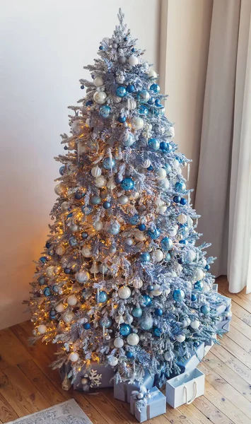 Όμορφο Χριστουγεννιάτικο Δέντρο Πρωτοχρονιάτικες Διακοπές Επιλεκτική Εστίαση Διακοπές — Φωτογραφία Αρχείου