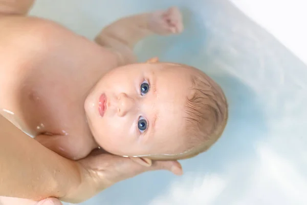 Bebé Después Bañarse Baño Enfoque Selectivo Gente — Foto de Stock