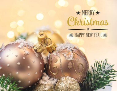 Noel arkaplanı ve güzel bir dekor. Yeni yıl. Seçici odaklanma. Tatil.