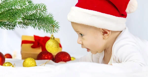 Foto Navidad Del Bebé Con Decoración Año Nuevo Enfoque Selectivo — Foto de Stock