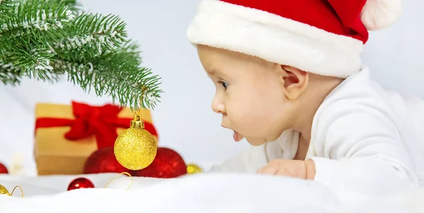 Foto Navidad Del Bebé Con Decoración Año Nuevo Enfoque Selectivo — Foto de Stock