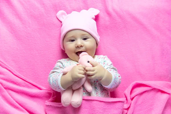 Bambino Dorme Con Orso Concentrazione Selettiva Persone — Foto Stock