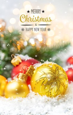 Noel arkaplanı ve güzel bir dekor. Yeni yıl. Seçici odaklanma. Tatil.