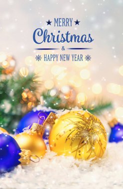 Noel arkaplanı ve güzel bir dekor. Yeni yıl. Seçici odaklanma. Tatil.