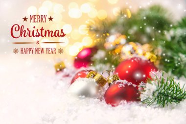 Noel arkaplanı ve güzel bir dekor. Yeni yıl. Seçici odaklanma. Tatil.