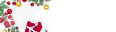 Uçaklı güzel bir Noel geçmişi, seyahat konsepti. Seçici odaklanma. Tatil.