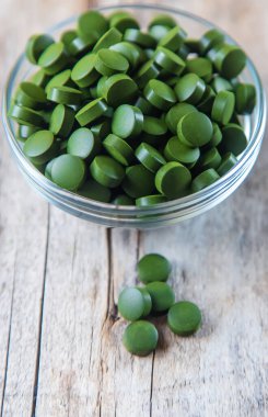 There are many spirulina and chlorella tablets. Selective focus. nature.
