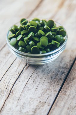 There are many spirulina and chlorella tablets. Selective focus. nature.