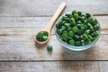 There are many spirulina and chlorella tablets. Selective focus. nature.