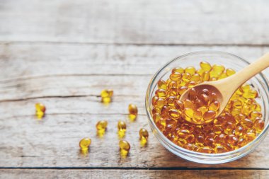 D3 vitamini kapsülleri. İlaç vitaminleri ve diyet takviyeleri. Seçici odaklanma. Yiyecek..