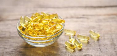 Omega 3 kapsülleri. Balık yağı. Seçici odaklı yiyecek
