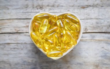 Omega 3 kapsülleri. Balık yağı. Seçici odaklı yiyecek