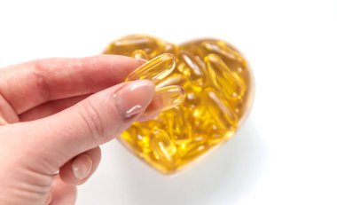 Omega 3 kapsülleri. Balık yağı. Seçici odaklı yiyecek