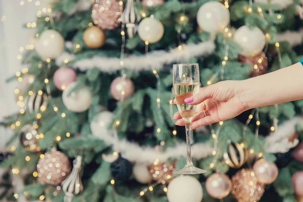 Fille Sur Fond Noël Avec Champagne Concentration Sélective Vacances — Photo