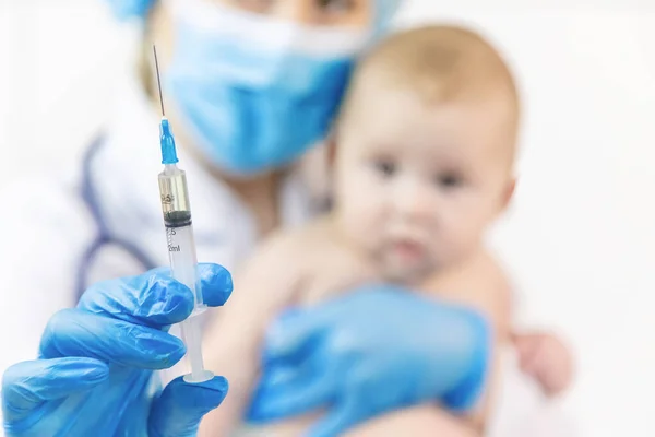 Εμβολιασμός Μωρού Από Γιατρό Νοσοκομείο Επιλεκτική Εστίαση Φάρμακο — Φωτογραφία Αρχείου