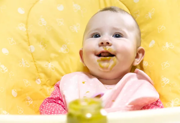 Bebé Está Comiendo Puré Verduras Enfoque Selectivo Comida —  Fotos de Stock