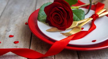 Sevgililer Günü romantik yemek kutlaması. Seçici odaklanma. Tatil.