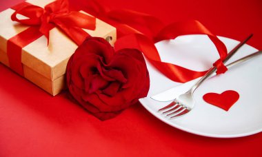 Sevgililer Günü romantik yemek kutlaması. Seçici odaklanma. Tatil.
