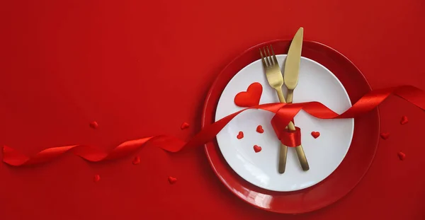 Романтический Ужин День Святого Валентина Красном Фоне Выборочный Фокус Праздник — стоковое фото